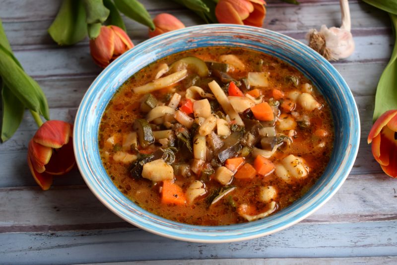 Zupa minestrone z makaronem Zupa minestrone z makaronem