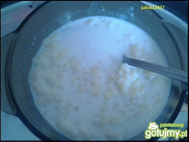 Zupa mleczna, czyli zacierki na mleku Zupa mleczna, czyli zacierki na mleku