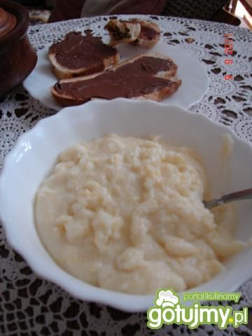 Zupa mleczna manna z budyniem