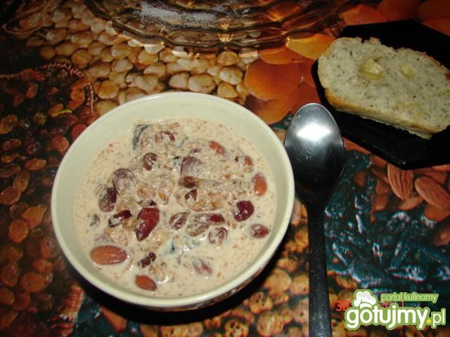 Zupa mleczna z bakaliami