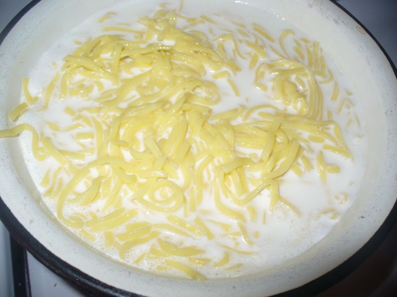 Zupa mleczna z makaronem