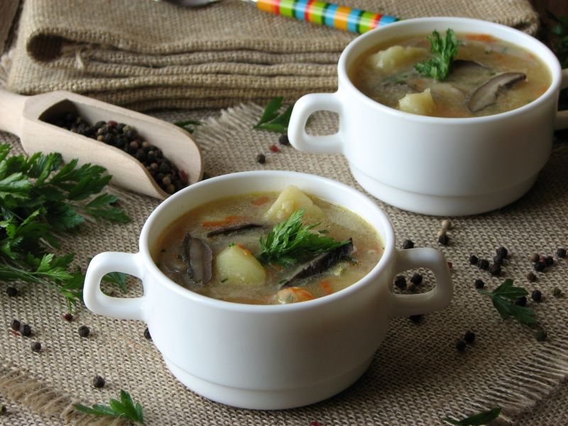 Zupa mocno grzybowa Zupa mocno grzybowa