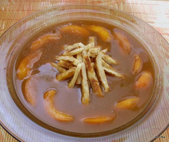 Zupa morelowa z migdałowymi kluseczkami