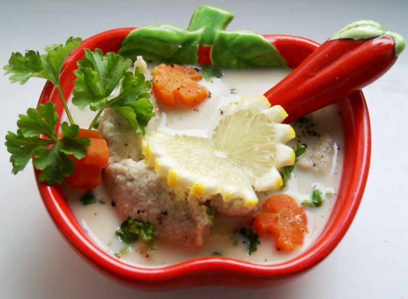 Zupa na głowach szczupaka z rybnymi kluseczkami Zupa na głowach szczupaka z rybnymi kluseczkami