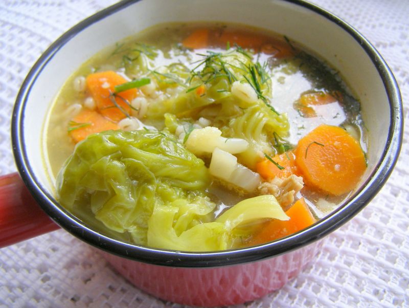 Zupa na maśle z brukselką i kaszą jęczmienną 