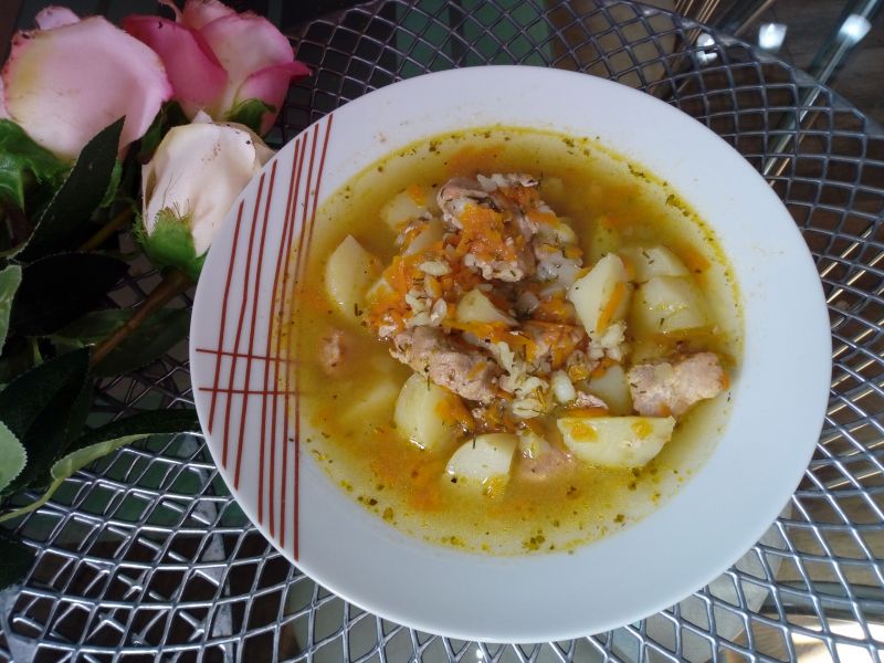Zupa na mięsie, z kaszą pęczak Zupa na mięsie, z kaszą pęczak