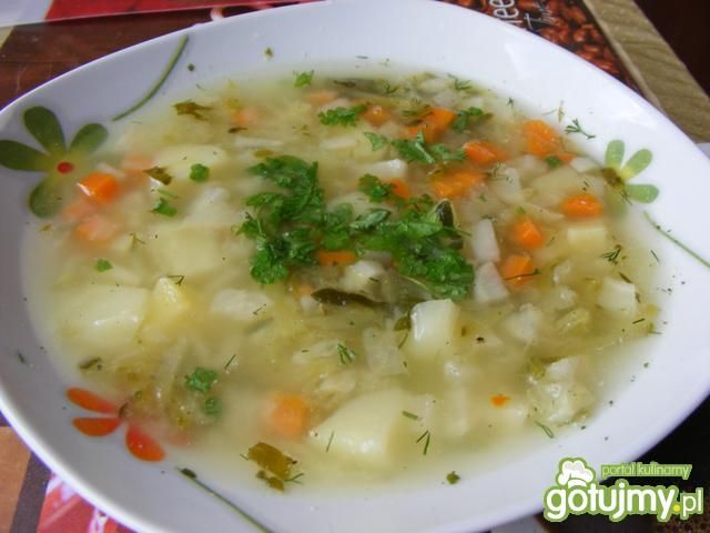 Zupa ogórkowa na kości wędzonej Zupa ogórkowa na kości wędzonej