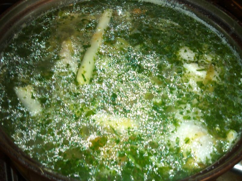 Zupa ogórkowa na kurczaku z natka pietruszki  Zupa ogórkowa na kurczaku z natka pietruszki