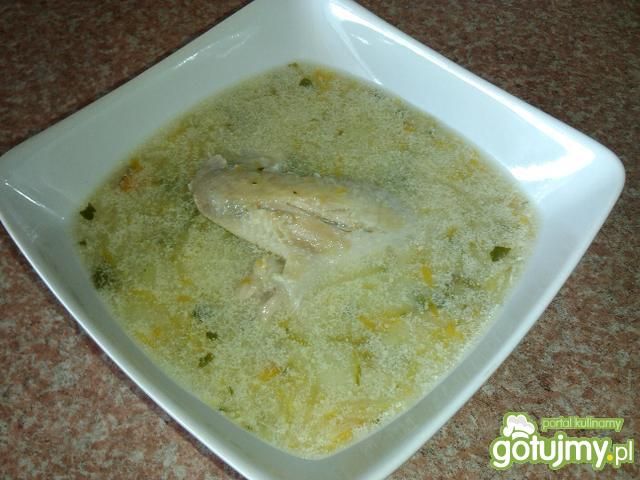 Zupa ogórkowa na skrzydełkach