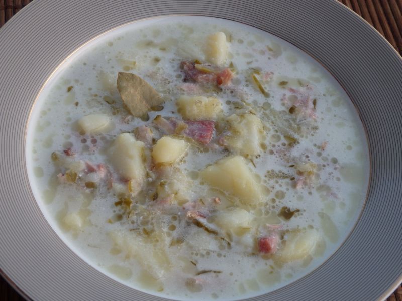 Zupa ogórkowa na wędzonce Zupa ogórkowa na wędzonce