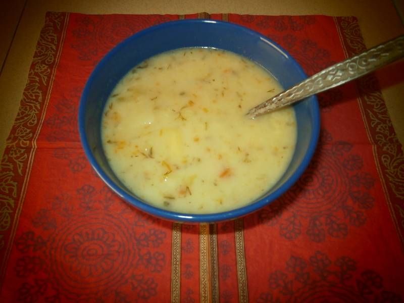 Zupa ogórkowa na żeberkach