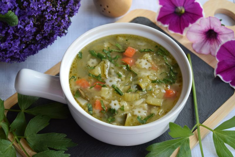 Zupa ogórkowa z bakłażanem i selerem naciowym