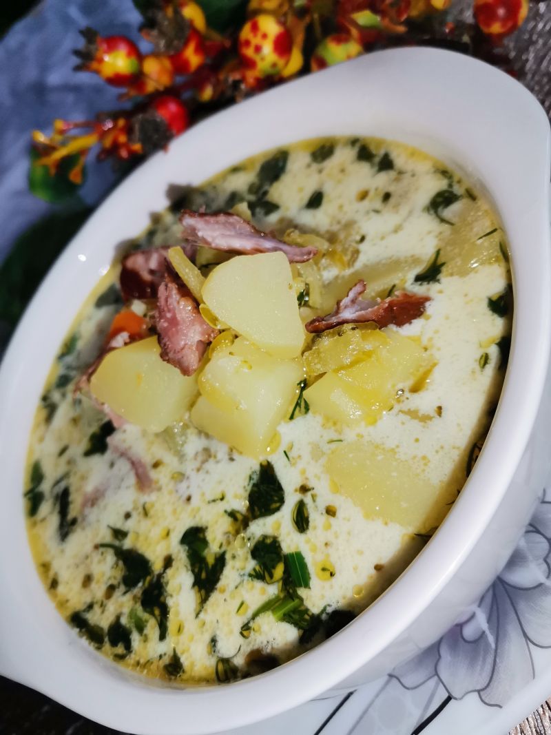 Zupa ogórkowa z brokułem Zupa ogórkowa z brokułem