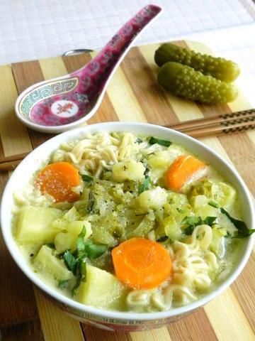 Zupa ogórkowa z cukinią Zupa ogórkowa z cukinią