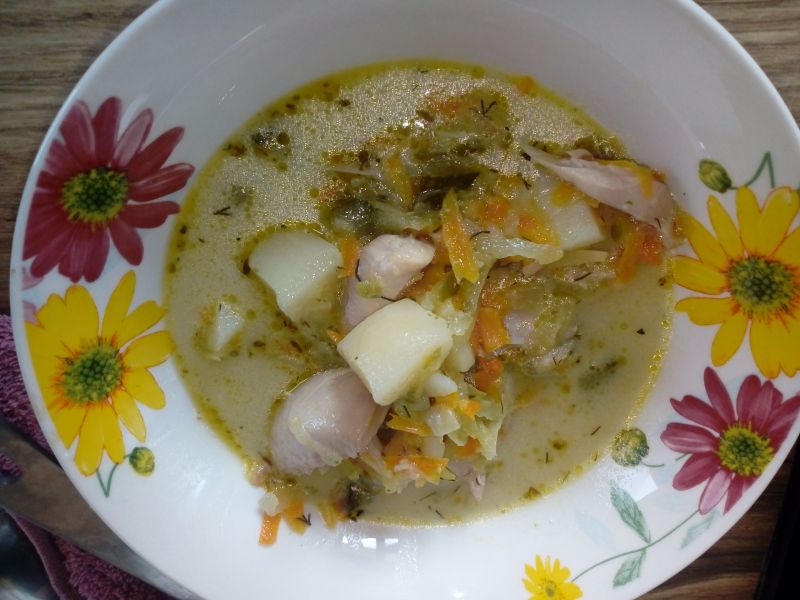 Zupa ogórkowa z cukinią Zupa ogórkowa z cukinią