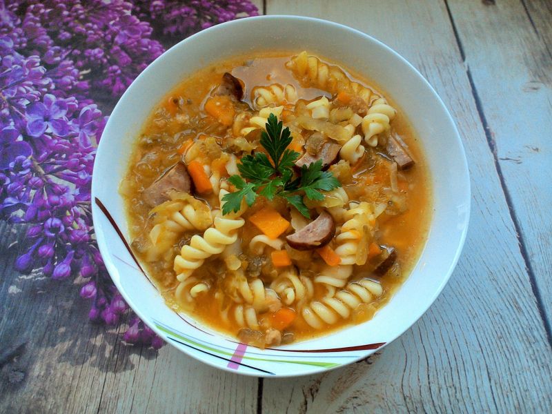 Zupa ogórkowa z dynią i makaronem  Zupa ogórkowa z dynią i makaronem