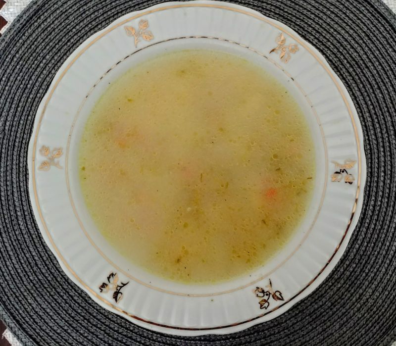 Zupa ogórkowa z kostkami z kaszy manny Zupa ogórkowa z kostkami z kaszy manny
