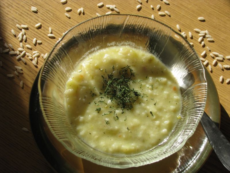 Zupa ogórkowa z ryżem Zupa ogórkowa z ryżem