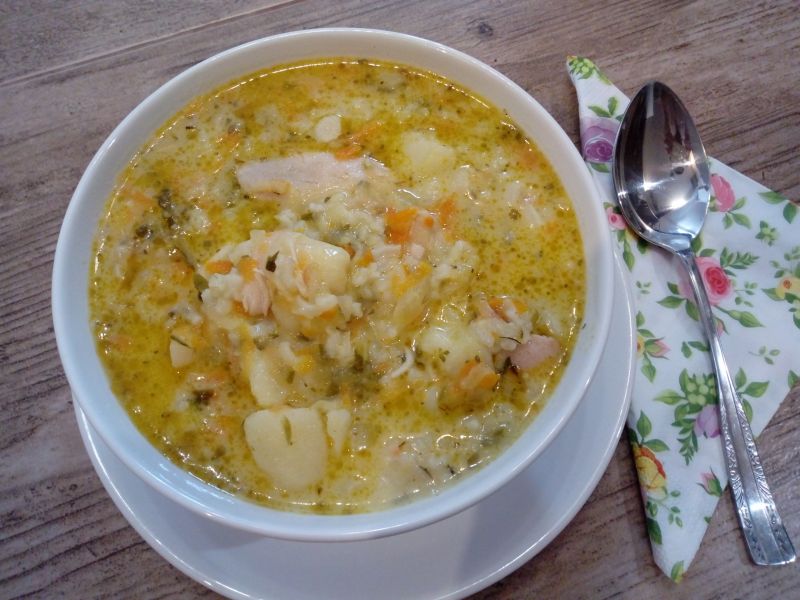 Zupa ogórkowa z ryżem Zupa ogórkowa z ryżem