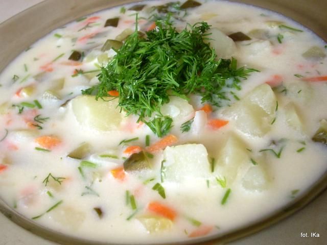Zupa ogórkowa z serkiem topionym  Zupa ogórkowa z serkiem topionym