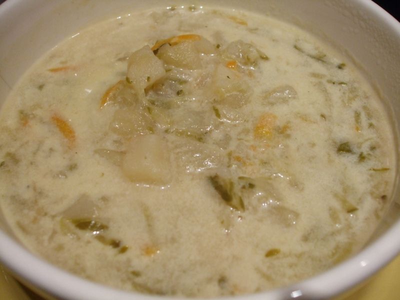 Zupa ogórkowa z ziemniakami Zupa ogórkowa z ziemniakami