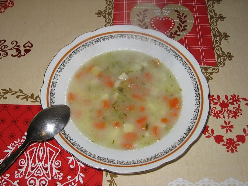 Zupa ogórkowa z ziemniakami Zupa ogórkowa z ziemniakami