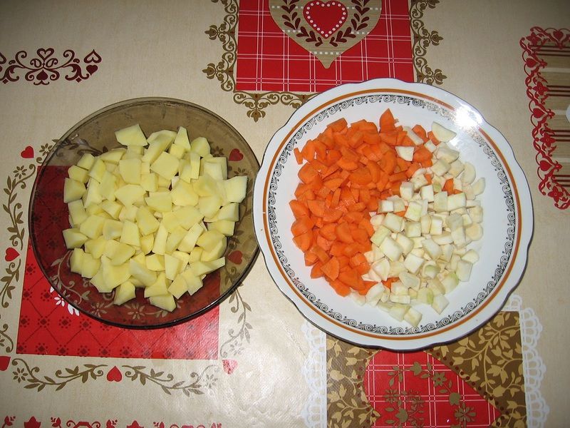 Zupa ogórkowa z ziemniakami
