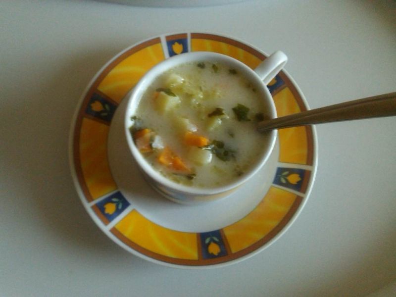 Zupa ogórkowa z ziemniakami i ryżem  Zupa ogórkowa z ziemniakami i ryżem