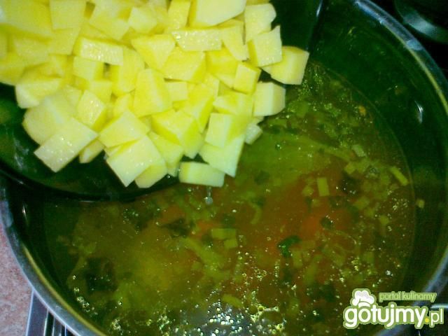 Zupa ogórkowa z ziemniakami na kefirze 