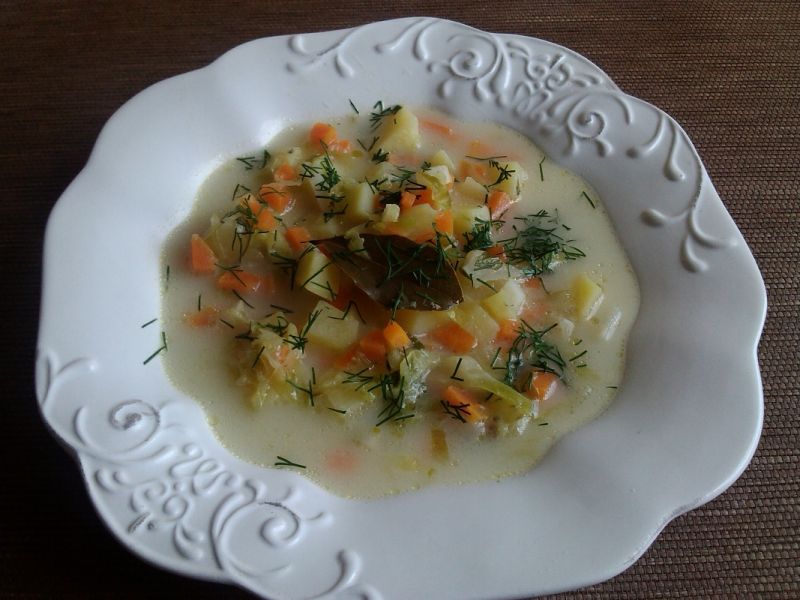 Zupa ogórkowo kapuściana z ziemniakami 