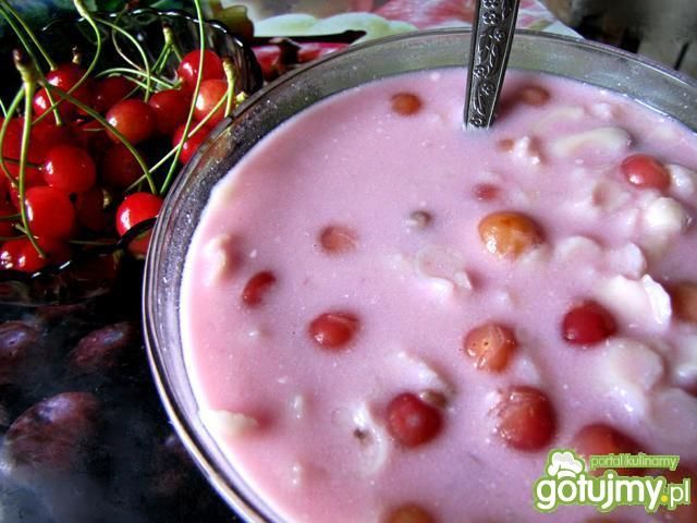 Zupa owocowa z czereśni z makaronem Zupa owocowa z czereśni z makaronem