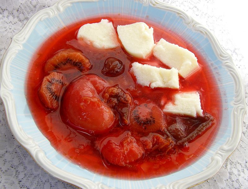 Zupa owocowa z kaszą manną