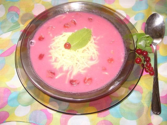 Zupa owocowa ze śmietaną Zupa owocowa ze śmietaną