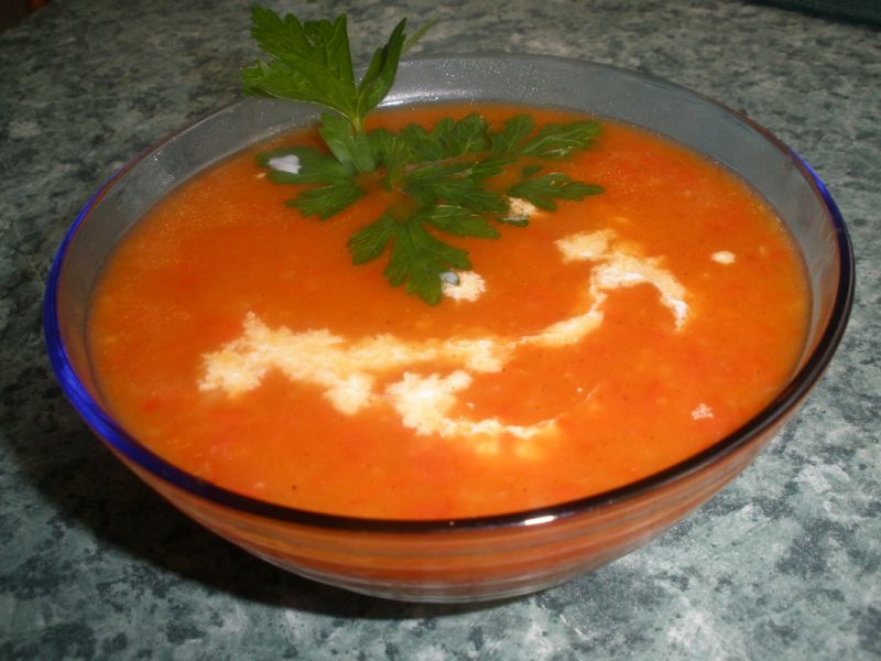 Zupa paprykowa z czosnkiem  Zupa paprykowa z czosnkiem