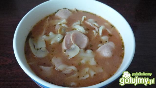 Zupa parówkowa z pieczarkami i makaronem Zupa parówkowa z pieczarkami i makaronem