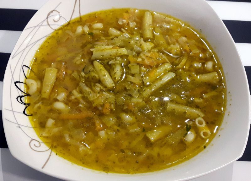 Zupa pesto z fasolką szparagową
