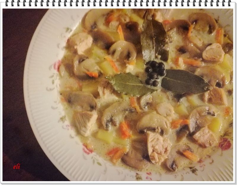 Zupa pieczarkowa Eli na kurczaku