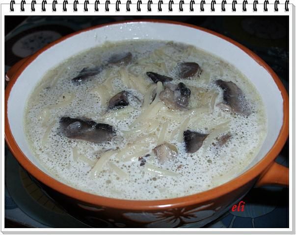 Zupa pieczarkowa Eli z makaronem