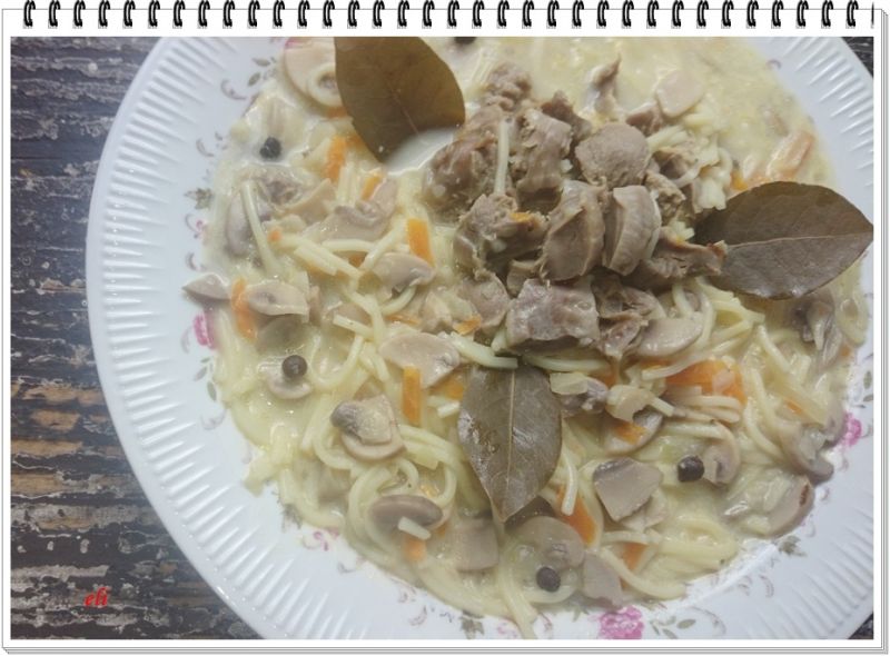 Zupa pieczarkowa Eli z makaronem Zupa pieczarkowa Eli z makaronem