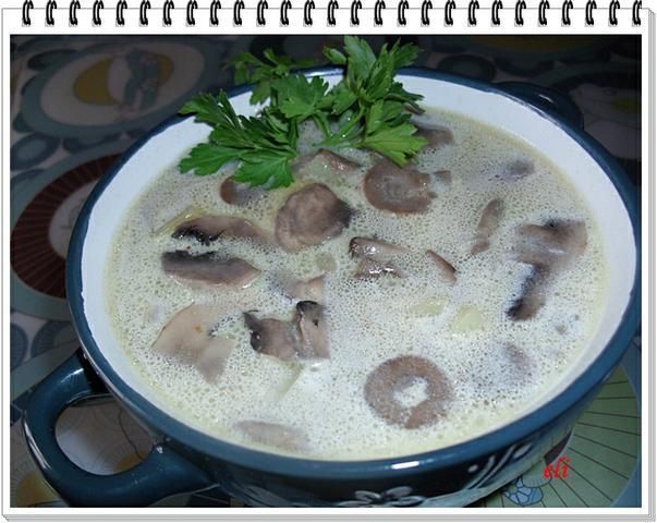 Zupa pieczarkowa Eli z ziemniakami Zupa pieczarkowa Eli z ziemniakami