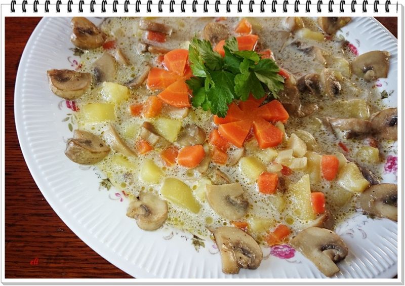 Zupa pieczarkowa Eli ze śmietaną