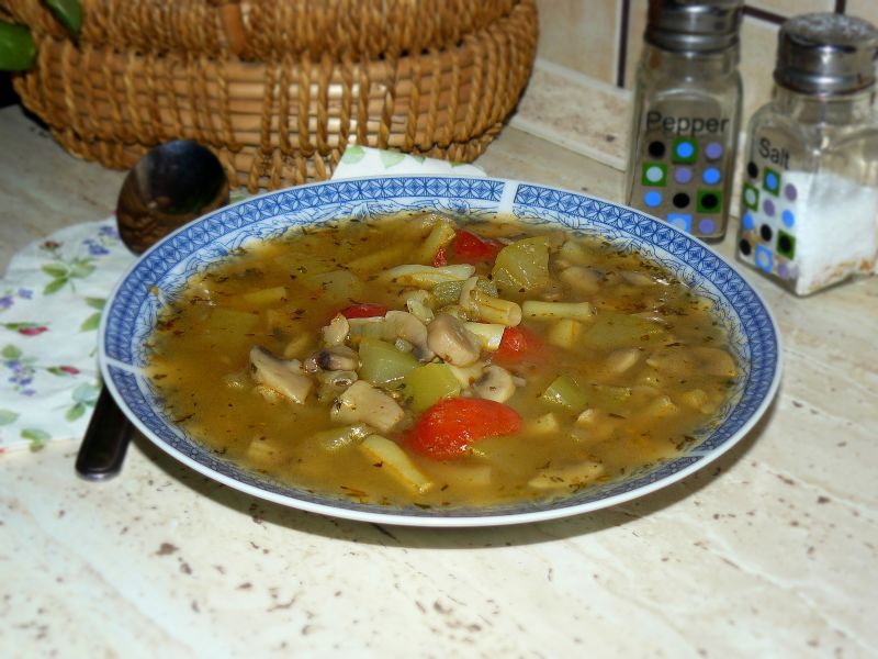 Zupa pieczarkowa z fasolką szparagową i kabaczkiem