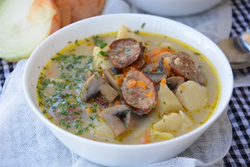 Zupa pieczarkowa z kiełbasą 