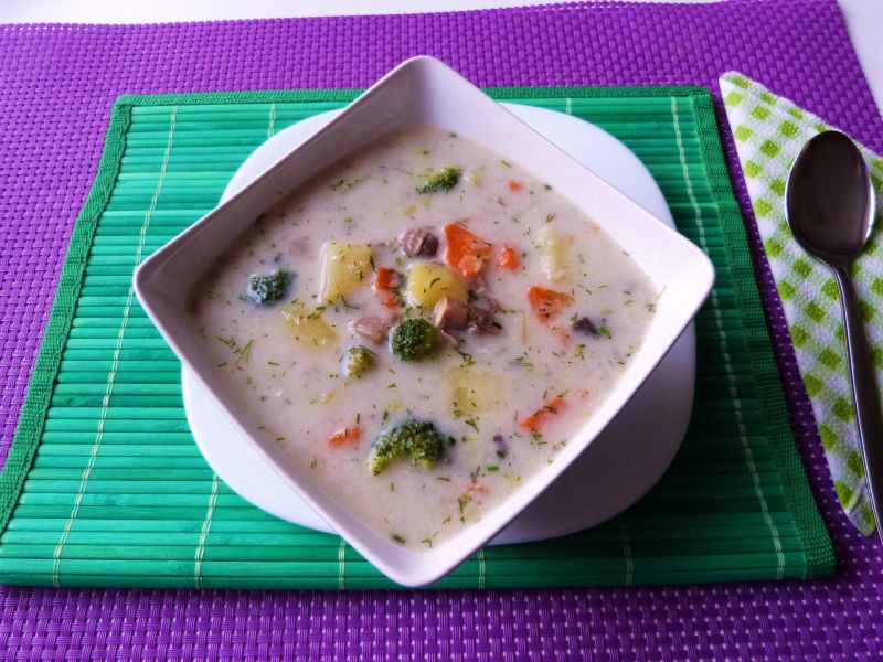 Zupa pieczarkowa z koperkiem i ziemniakami