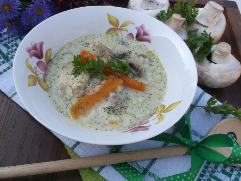Zupa pieczarkowa z lanymi kluseczkami Zupa pieczarkowa z lanymi kluseczkami