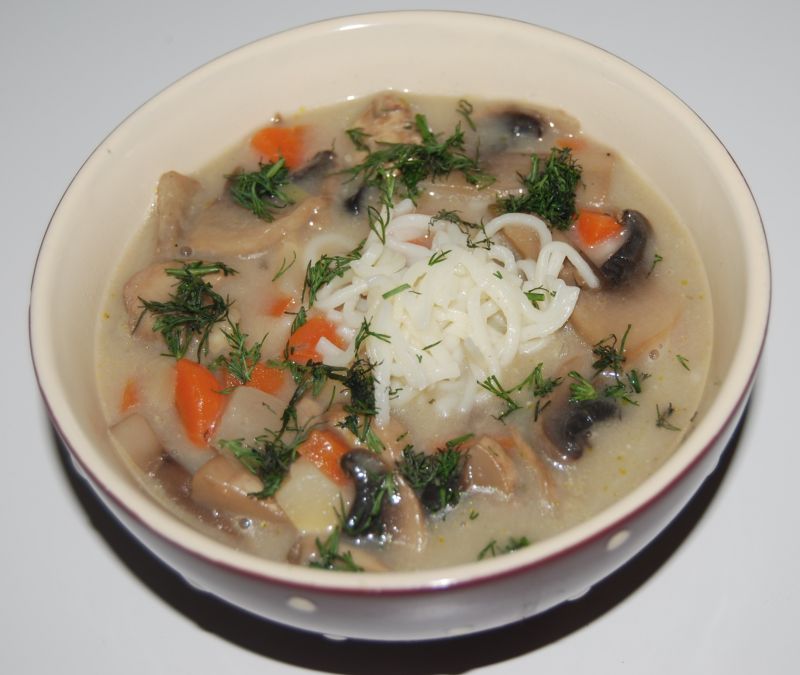 Zupa pieczarkowa z makaronem Zupa pieczarkowa z makaronem
