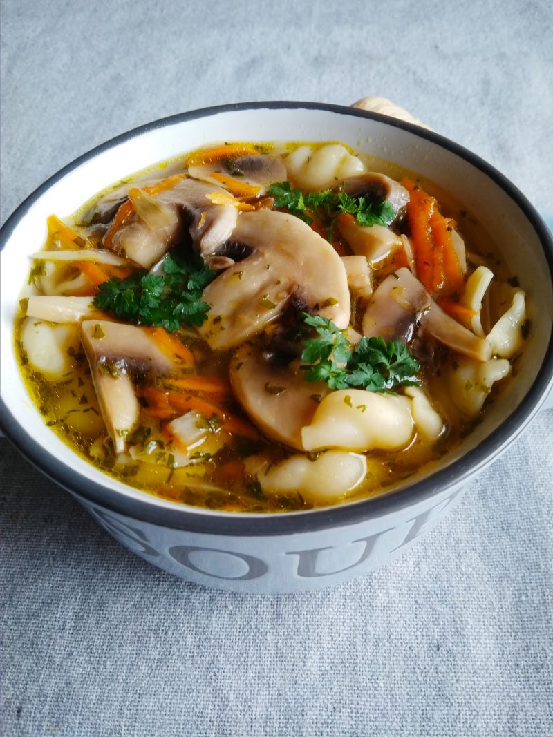 Zupa pieczarkowa z makaronem