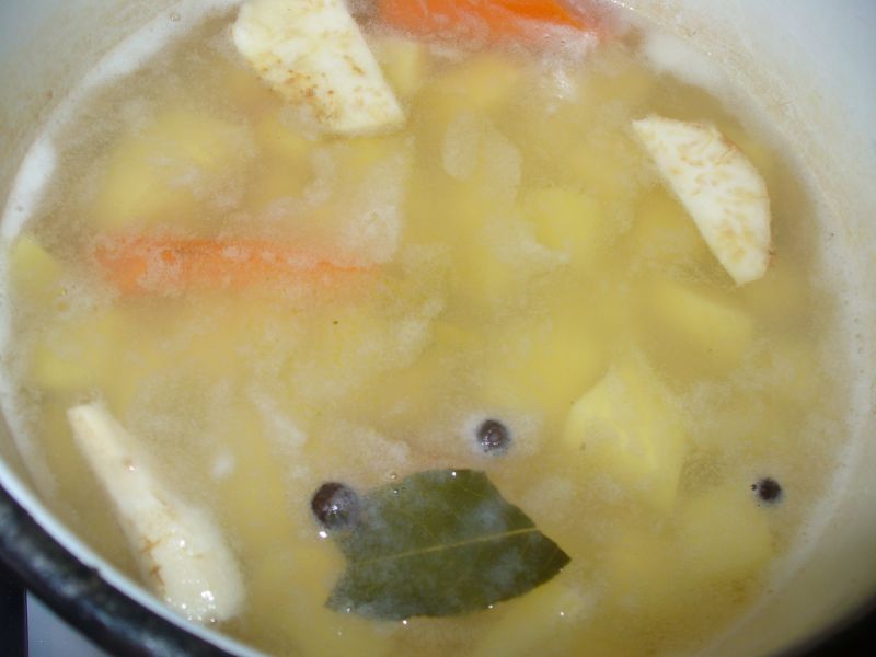 Zupa pieczarkowa z makaronem muszelki