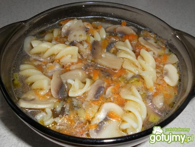 Zupa pieczarkowa z makaronem świderki Zupa pieczarkowa z makaronem świderki