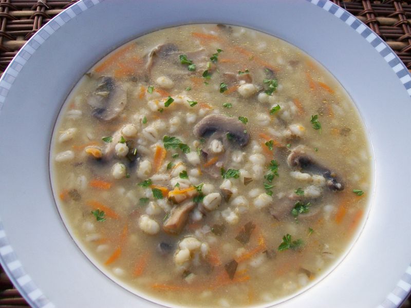 Zupa pieczarkowa z pęczakiem